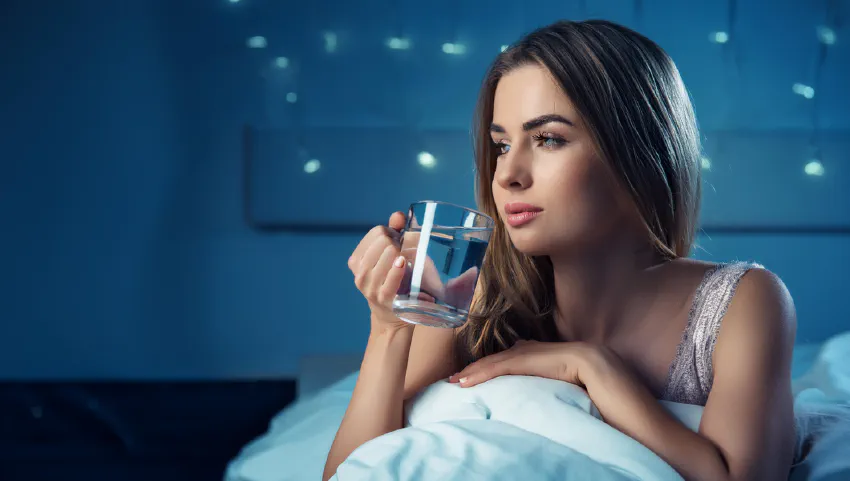 Rahasia Terungkap: Apakah Kurang Minum Air Putih Bisa Mengganggu Tidur Nyenyak Anda?